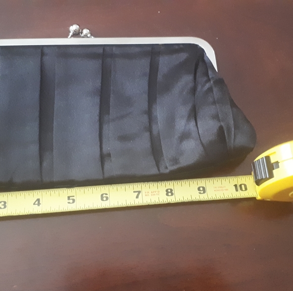 VINTAGE CAROLINA HERRERA CLUTCH - Picture 8 of 8